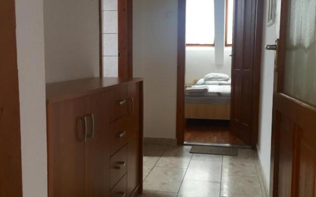 Mol-Ker-Vill Apartment