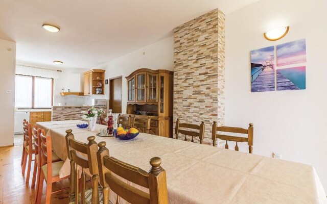 Amazing Home in Stinjan With Wifi and 6 Bedrooms