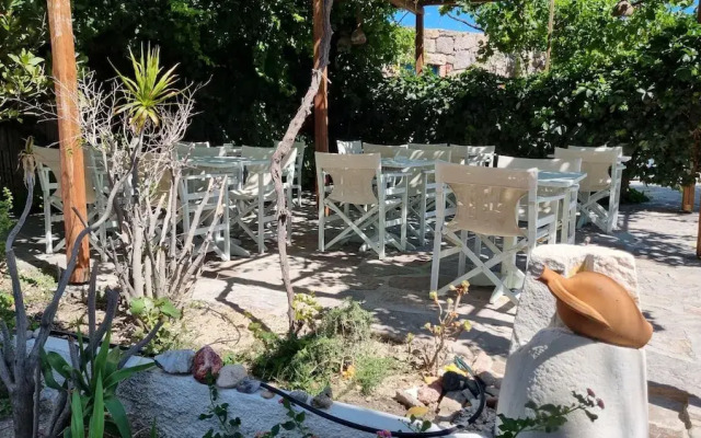 Tilemachos Rooms & Studios
