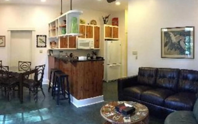 Hibiscus Coffee & Guesthouse