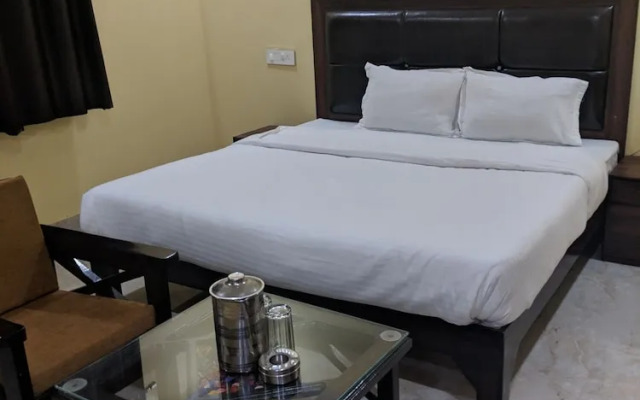 Yog Stay Hotel Laxman Grand