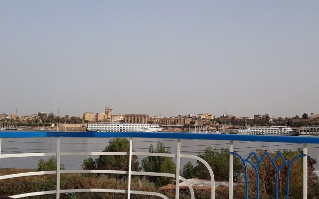 Hofni Palace Nile Niew