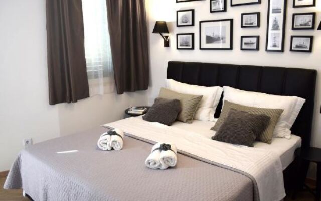 Blue Star Apartments