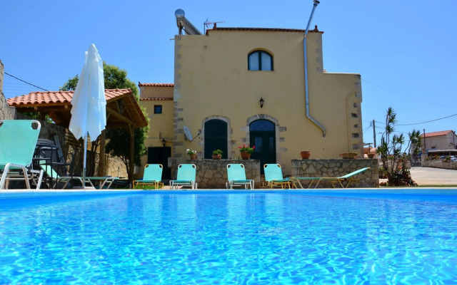 Skandalis Traditional Suites