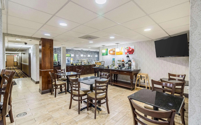 Quality Inn & Suites Arden Hills - Saint Paul North