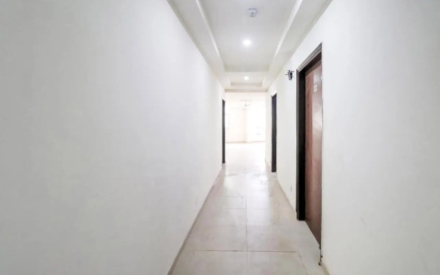 Collection O 79356 Mahavir Enclave