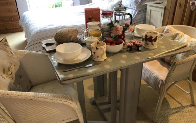 Cosy Cottage ground floor bedroom ensuite with private entrance