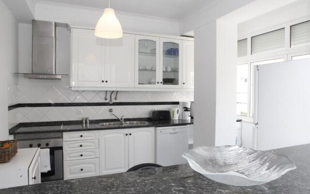 Comfortable and Central Apartment Cascais