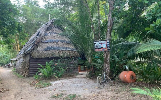 Indigenous Drake Cabins