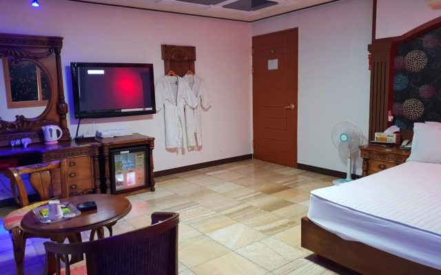 Plus Motel