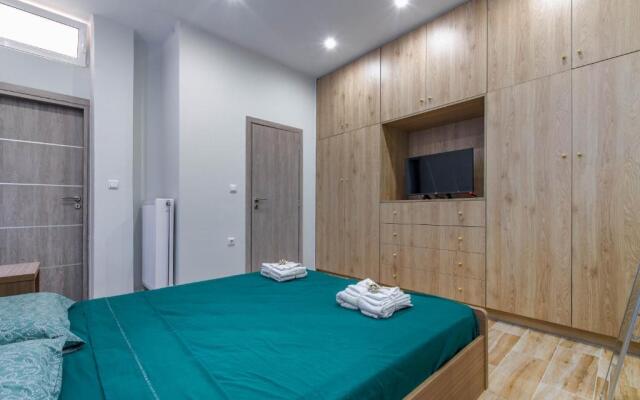 Renovated 2BD house close to Pireus port