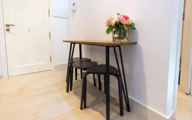 TE2A-El Teatro Brick Wall Suite Prime Location