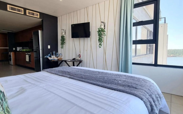 Accommodation Front - Cosy 2 Sleeper with Exquisite Habour Views