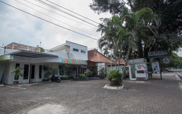 RedDoorz Plus @ Idjen Boulevard Malang