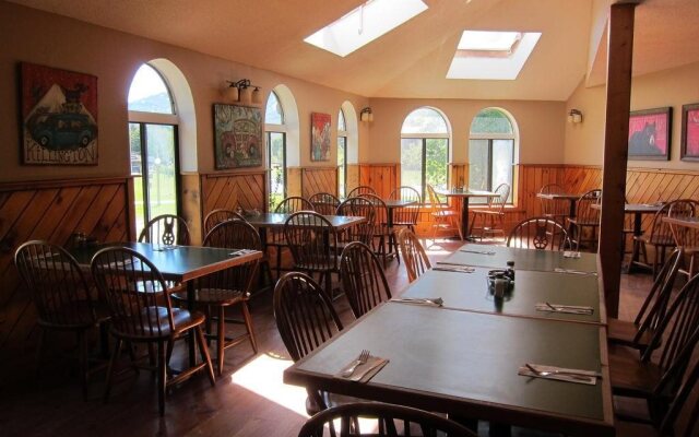 Butternut Inn and Pancake House