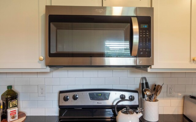 4 BR Sleeps 10 Near UGA & Downtown