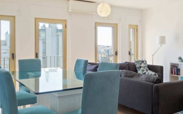 Stunning 2 Bed Apt, Sleeps 4 nr Entrecampos