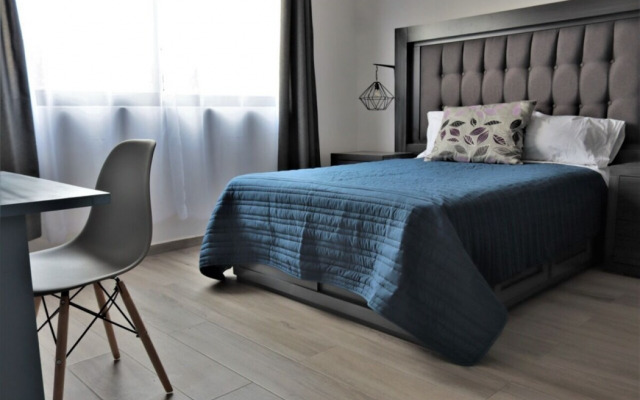 Expo Satelite 2750 Hotel & Suites