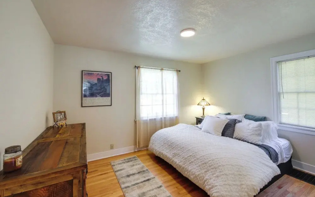 Charming Hamilton Hideaway: Half-mi to Main St!