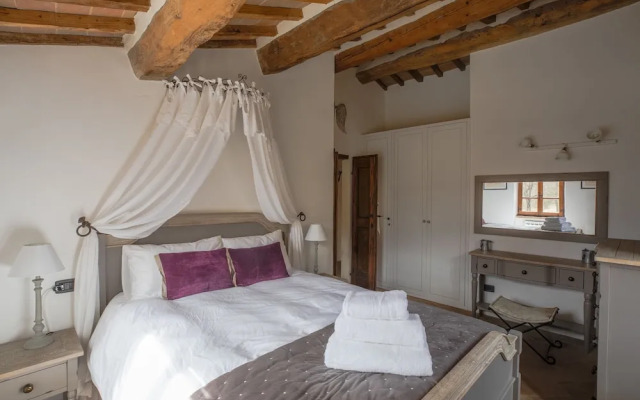 Umbrian Villa Retreat in Pietralunga With a Pool