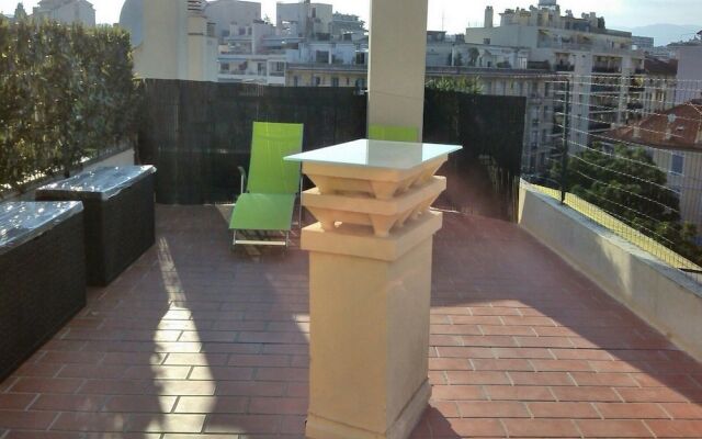 Apartment With One Bedroom In Cannes, With Wonderful City View, Furnished Terrace And Wifi 800 M From The Beach