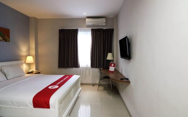 RedDoorz Plus @ Gunung Salak Street