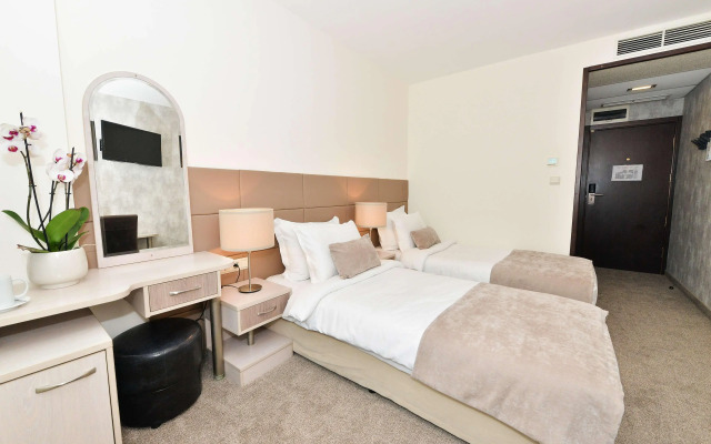 Art Plaza Hotel