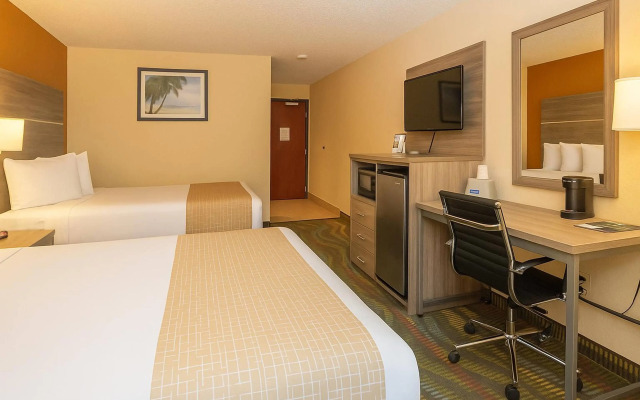 Travelodge by Wyndham Muskegon