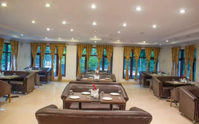 Vaapi Comfort Inn by OYO Rooms
