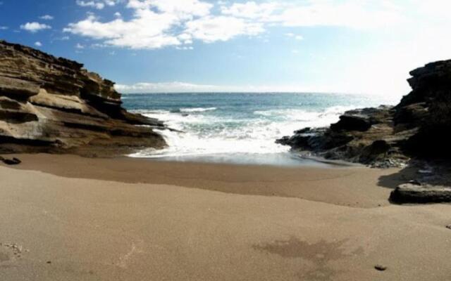Bright spacious apartment, 2 min walk from beach