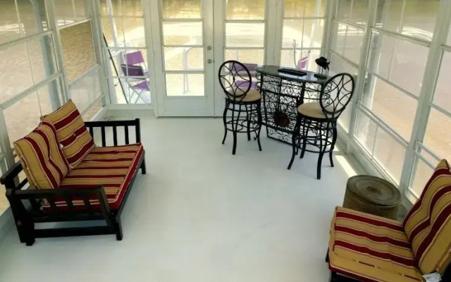 Bayou Rehab Houseboat Rental