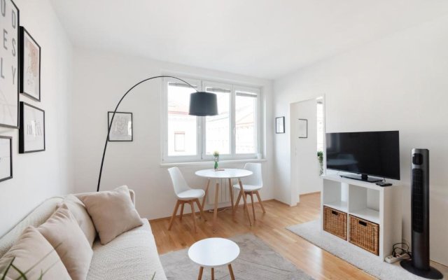 Modern, bright Studio -close to the center in a quiet area