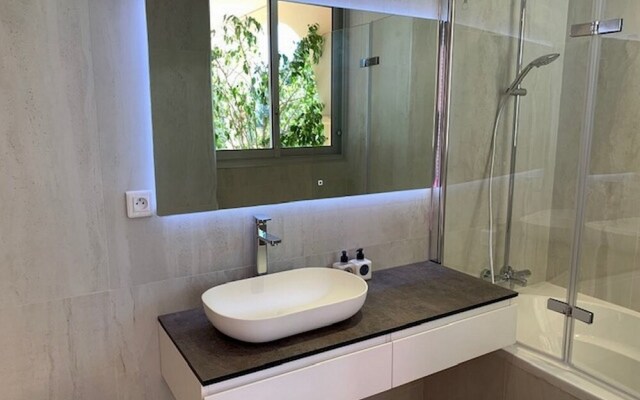 Appartement Dans Villa rez de Jardin vue mer