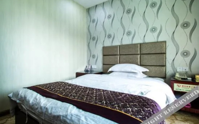Hyatt Regency Hotel (Houhua Night Market)