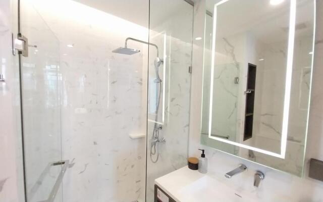 Luxury Apartment Queen Sirikit Asok Termianl 21