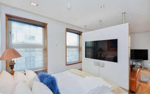 Luxury Flat with Panoramic View of Piccadilly Circus