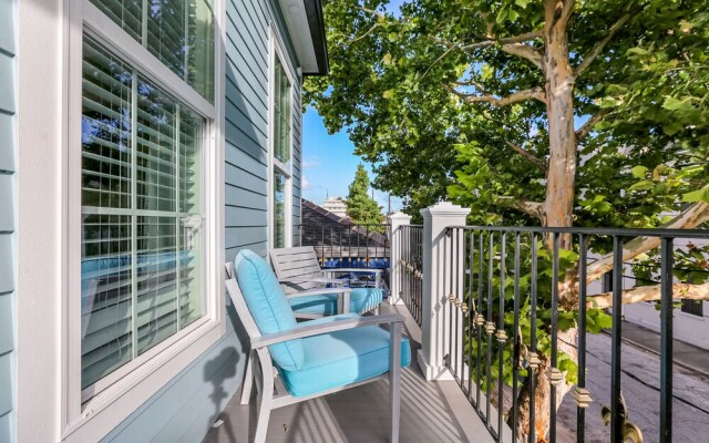 Stunning Modern and Fully-Upgraded 5 BR with Pool