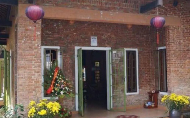 Oasis Bar and Hostel