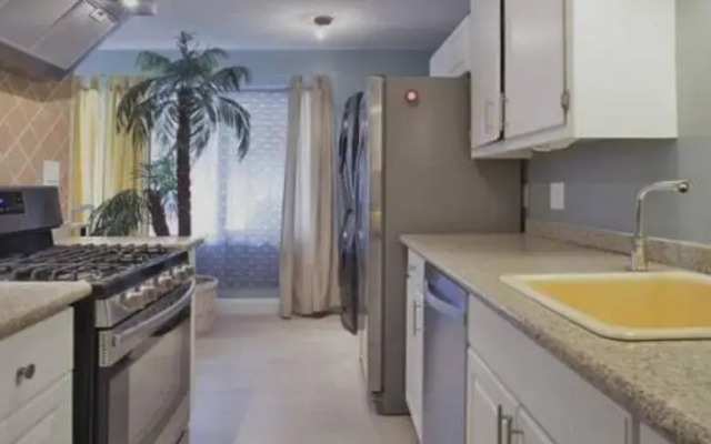 Apt 1331 East 7th St