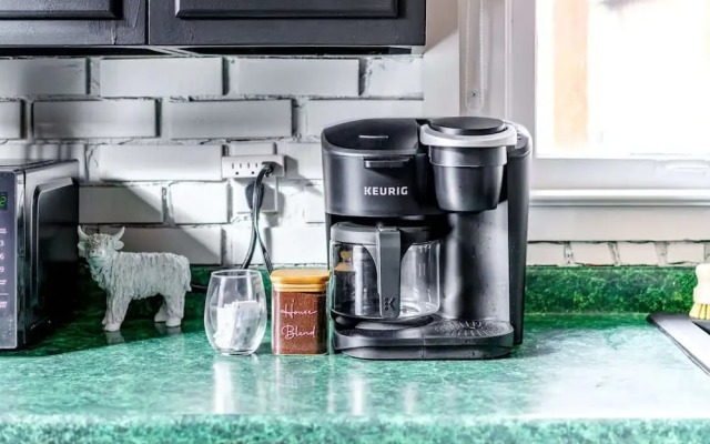 Prime Location Clean Top Rated Free Parking