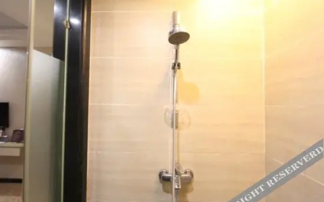 Maoming Zhanquan Hotel (People's Square High-speed Railway Station)