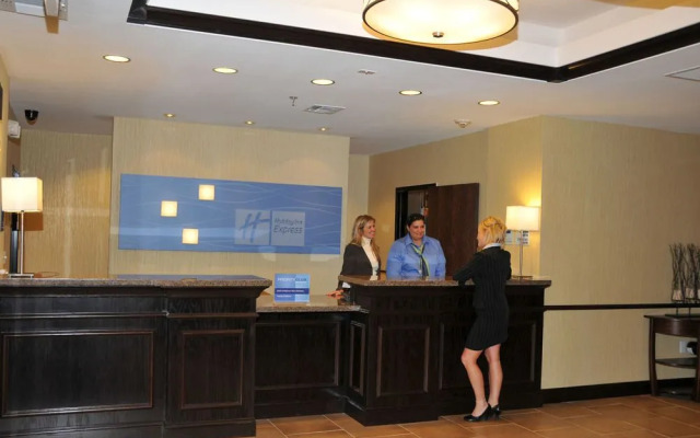 Holiday Inn Express & Suites Clinton by IHG