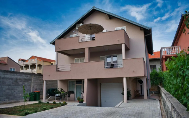 Apartments and Rooms B&B