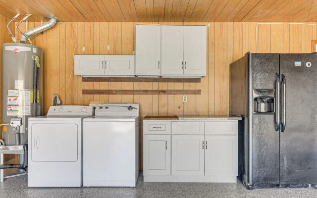 ~ 2 Blocks to Beach: Galveston Group Getaway!