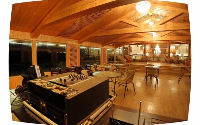 Hotel Pine Spring Pahalgam