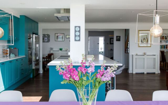 Vibrant Seafront Home With Seasonal Pool