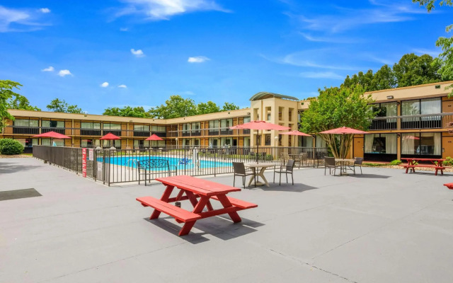 Quality Inn Roanoke Airport