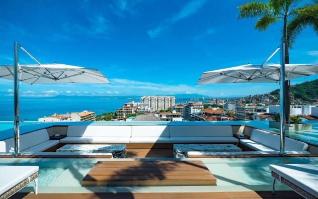 Pier 57 Penthouse 703 Romantic Zone Spectacular Ocean Views