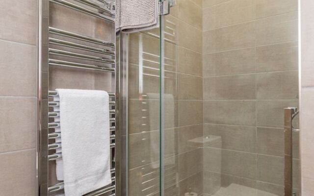 Silver Lining - Luxury New Town Apartment