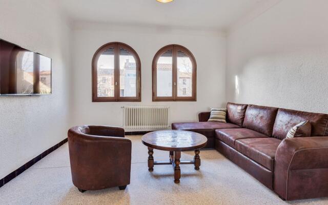 Alluring Holiday Home in Estagel with Private Pool